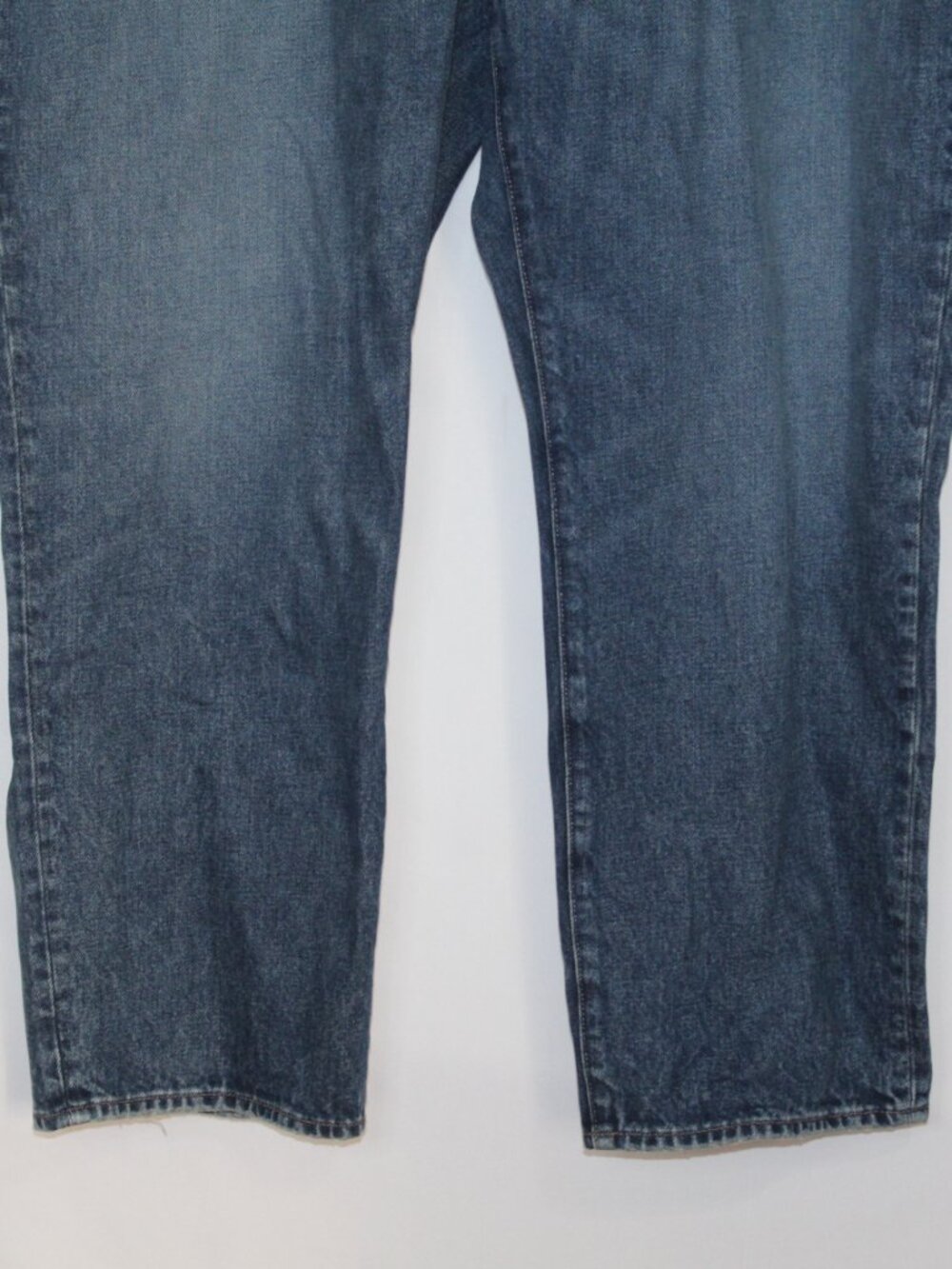 Madewell Straight-Leg Jeans in Medium Blue Wash - Picture 6 of 12